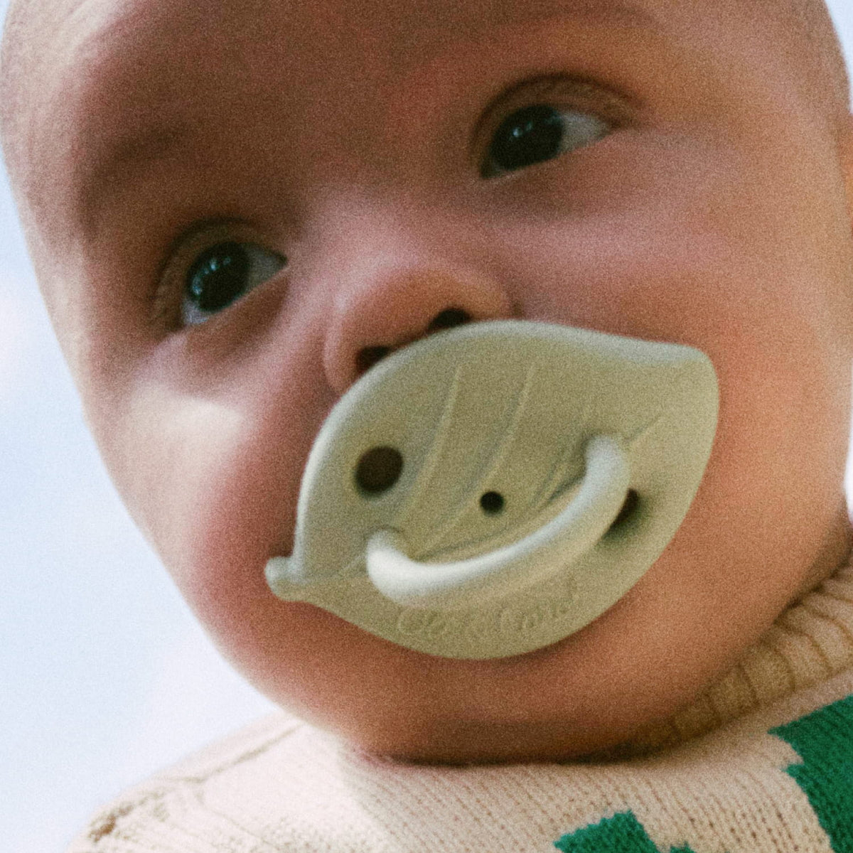 Oli & Carol Greens Edition natural rubber dummy with leaf-shaped shield