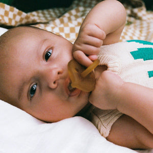 Oli & Carol Raw natural rubber dummy, plastic-free from shield to teat