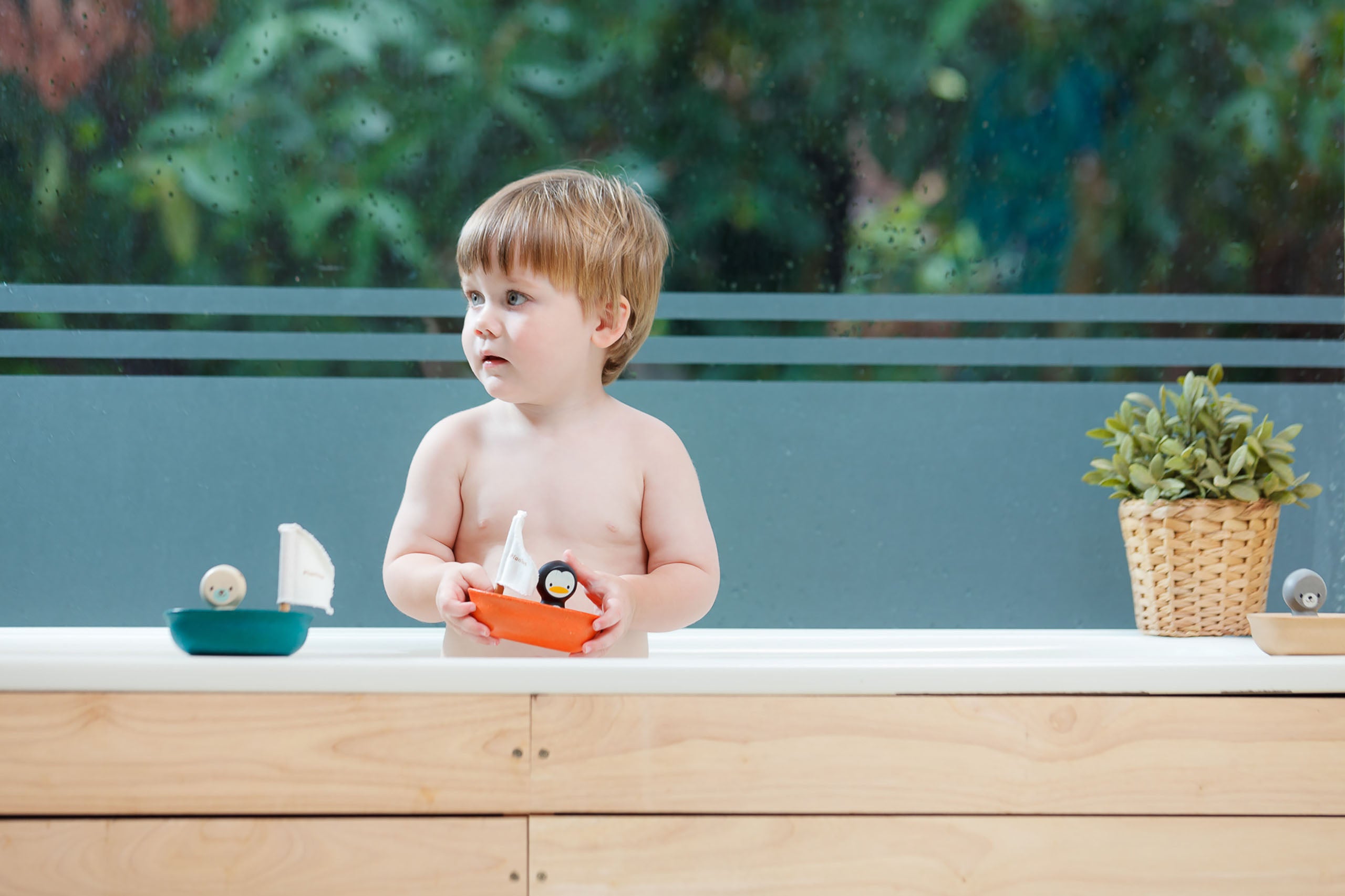PlanToys Sailing Boat Penguin