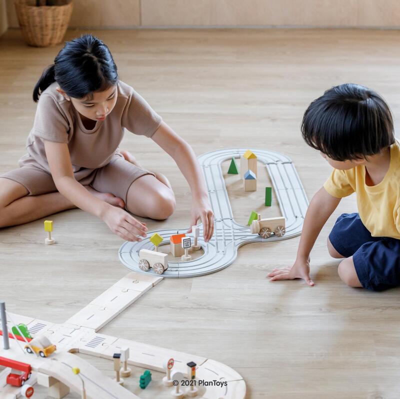 PlanToys NEW Rubber Road and Rail Set